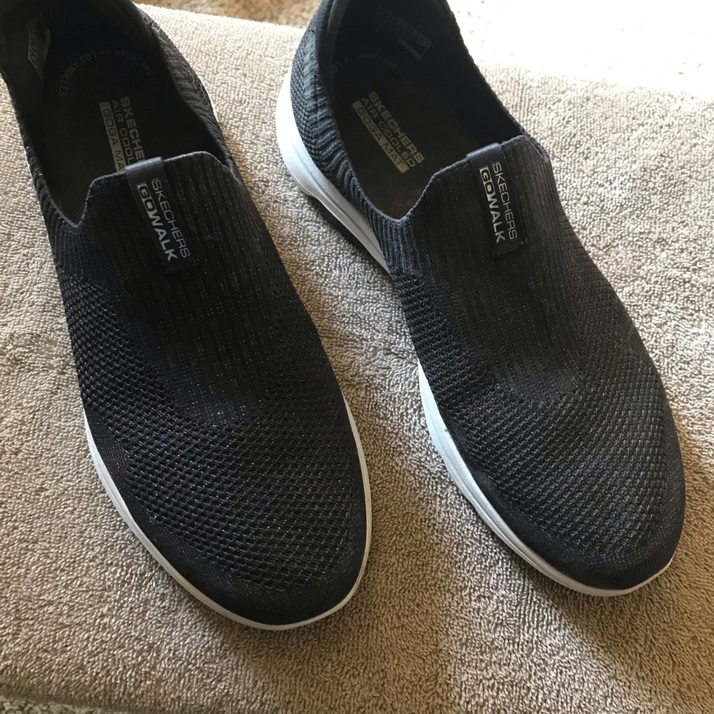 Sketchers air cooled goga mat sneakers. EUC